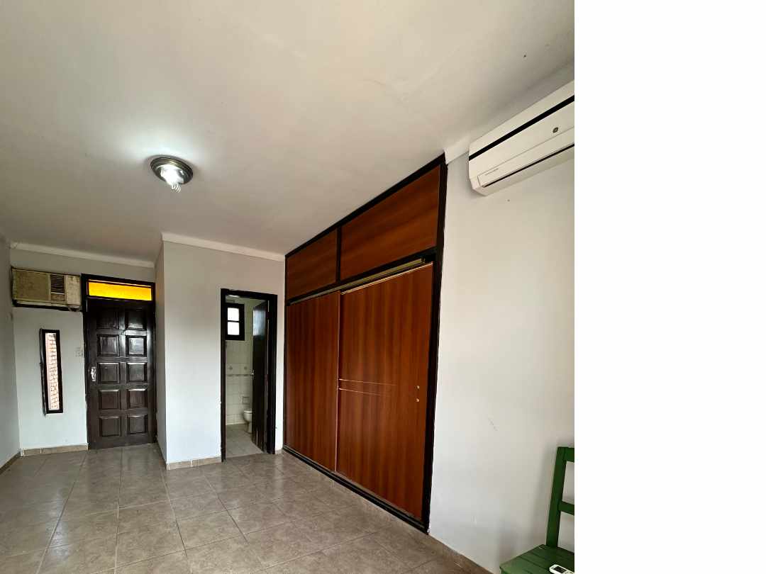 Casa en Alquiler[CASA INDEPENDIENTE EN ALQUILER PARA OFICINAS O VIVIENDA PET FRIENDLY | SOBRE AV. RADIAL 27, entre 3er. y 4to. Anillo] 3 dormitorios 2 baños 3 parqueos Foto 15