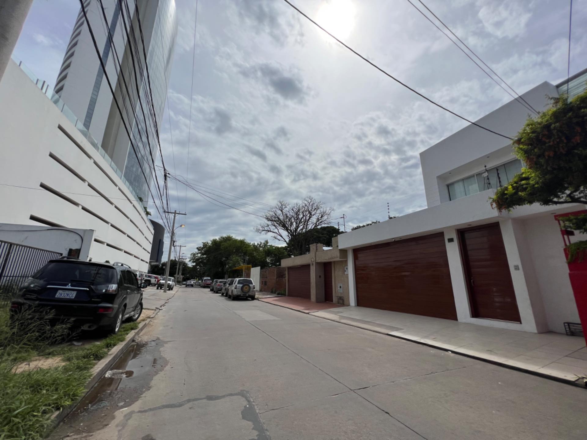 Casa Equipetrol Norte frente Mall Ventura Foto 1