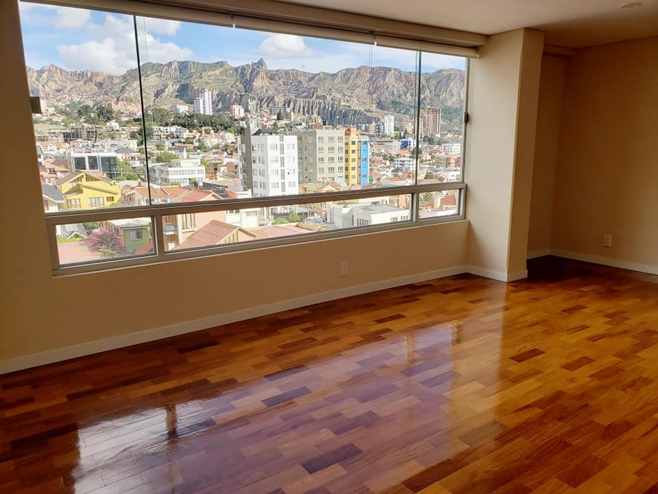 Departamento en Achumani en La Paz 3 dormitorios 4 baños 2 parqueos Foto 1