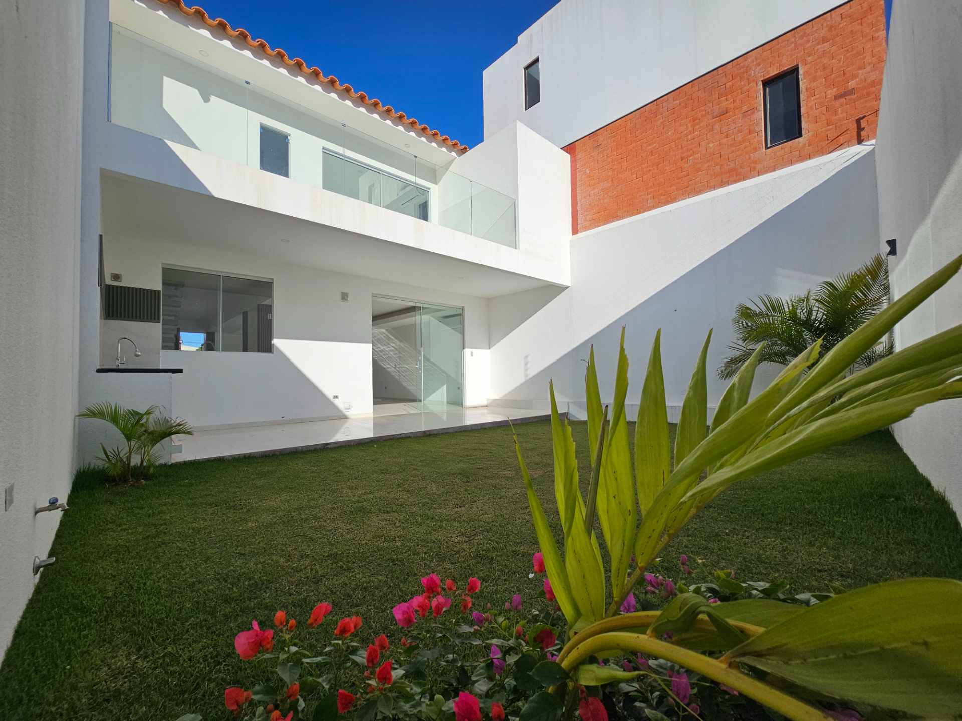 Casa en Urubó en Santa Cruz de la Sierra 3 dormitorios 4 baños 2 parqueos Foto 3