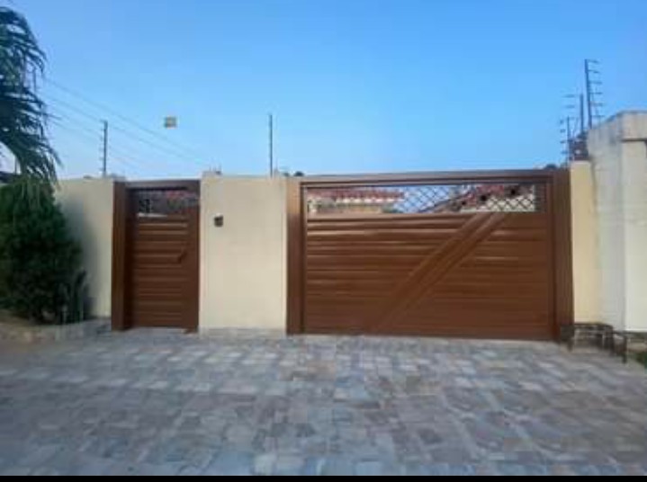Casa en Entre 6to y 7mo anillo Sur en Santa Cruz de la Sierra 3 dormitorios 2 baños 2 parqueos Foto 1