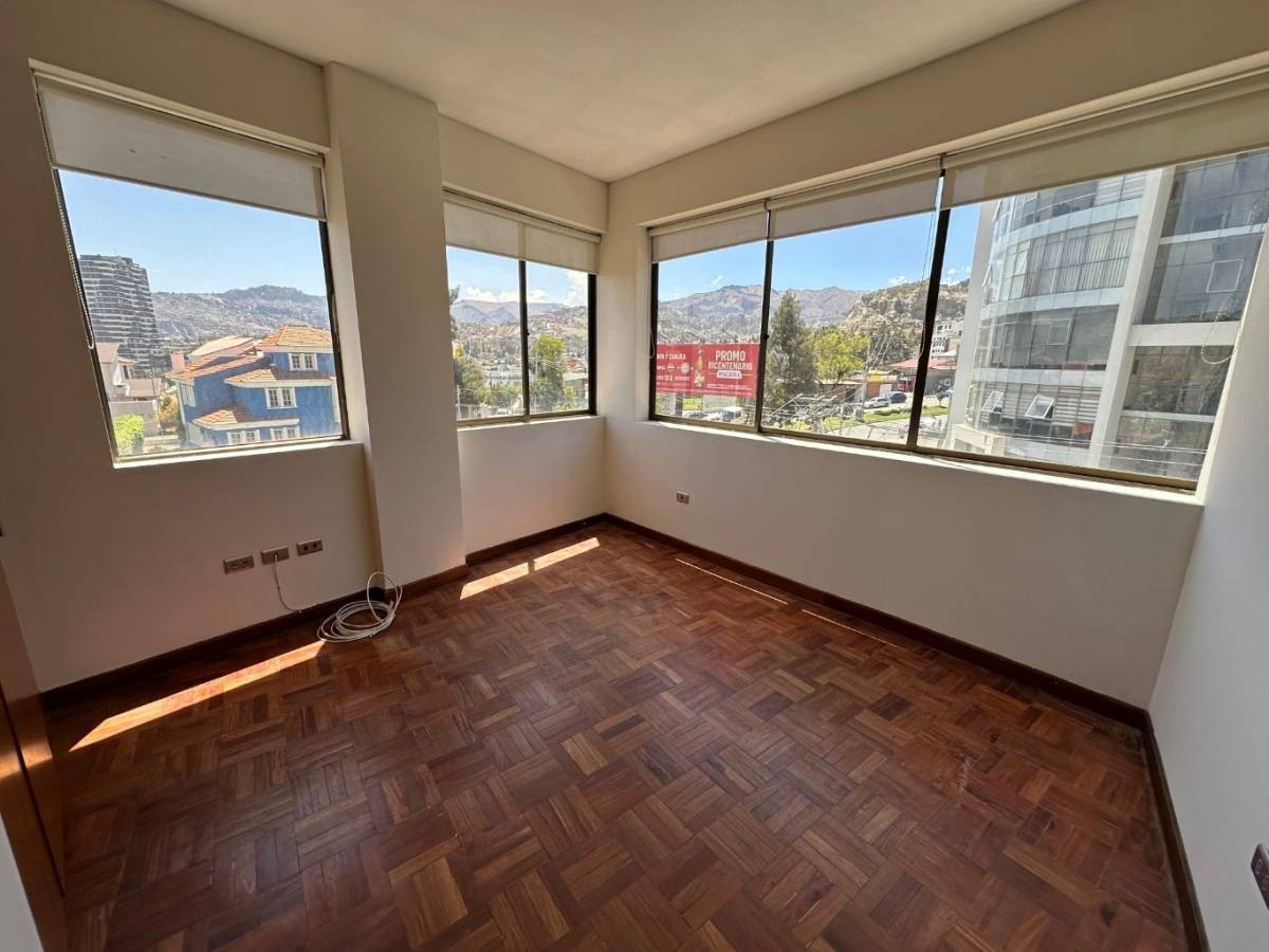 Departamento en Venta
EN VENTA – DEPARTAMENTO DE 3 DORMITORIOS EN AV. BALLIVIÁN Y CALLE 25 3 dormitorios 3 baños 1 parqueos Foto 4
