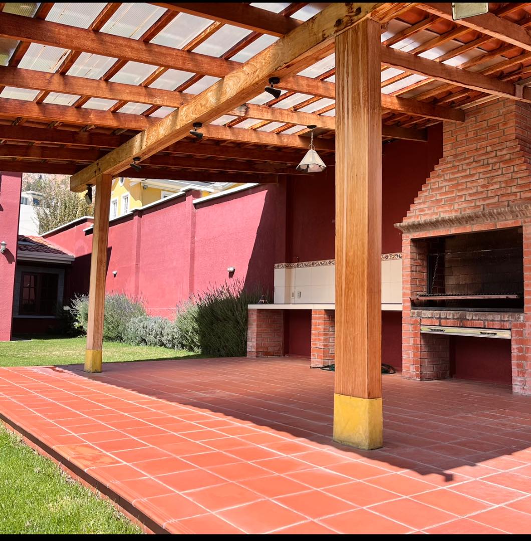 Casa en Alquiler🏡 AMPLIA Y HERMOSA CASA EN ALQUILER, AUQUISAMAÑA.  3 dormitorios 3 baños 3 parqueos Foto 2