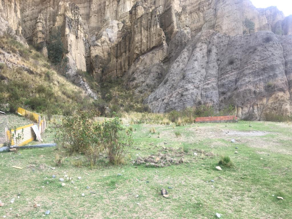Terreno en VentaACHUMANI, a 1 cuadra de Jardines del Sur Foto 4