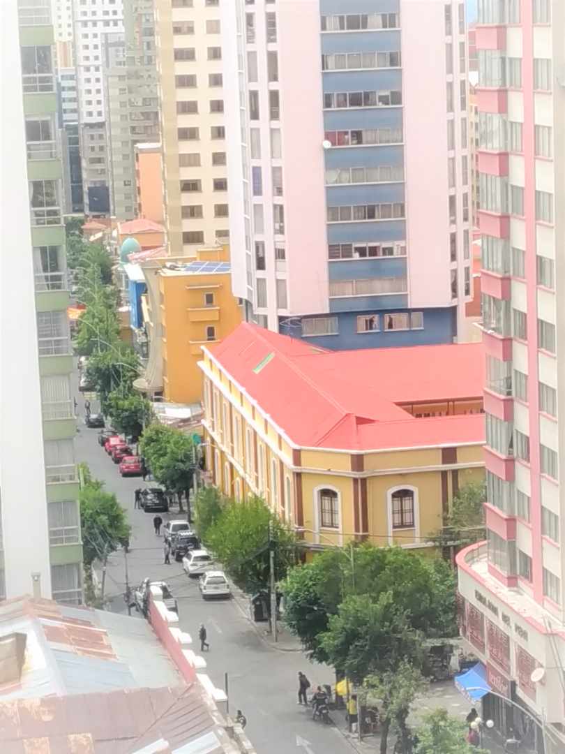 Departamento en AlquilerAv. Arce Edificio Santa Teresa San Jorge (a 1 cuadra de la UMSA) 2 dormitorios 2 baños  Foto 14