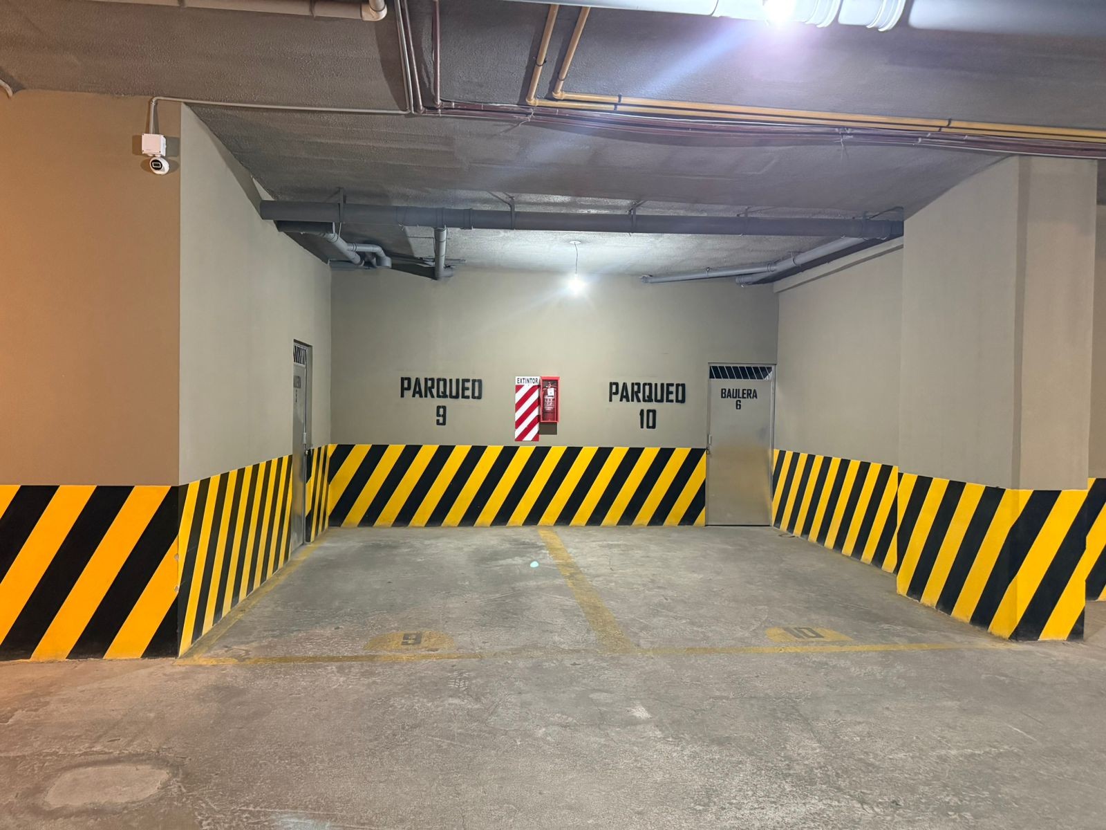 Parqueo en VentaEdificio Priscila II, AV Aniceto Arce,     Foto 6