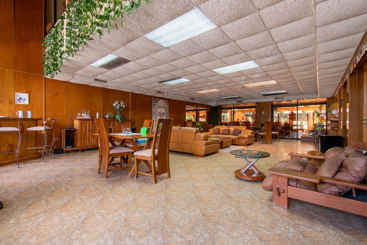 Oficina en AlquilerEquipetrol sobre 3er. anillo externo  5 dormitorios 5 baños 6 parqueos Foto 15