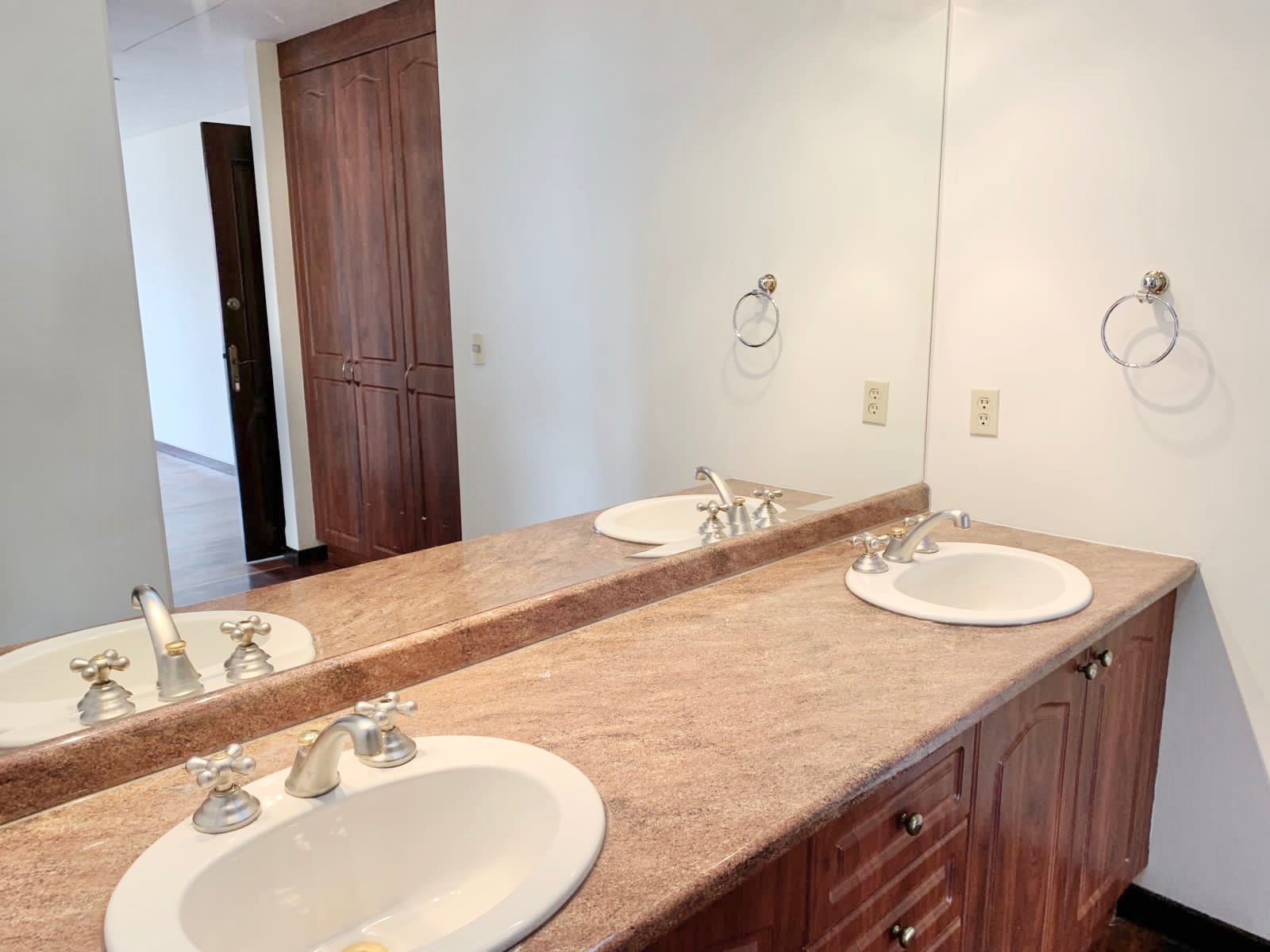 Casa en Auquisamaña en La Paz 3 dormitorios 4 baños 3 parqueos Foto 20