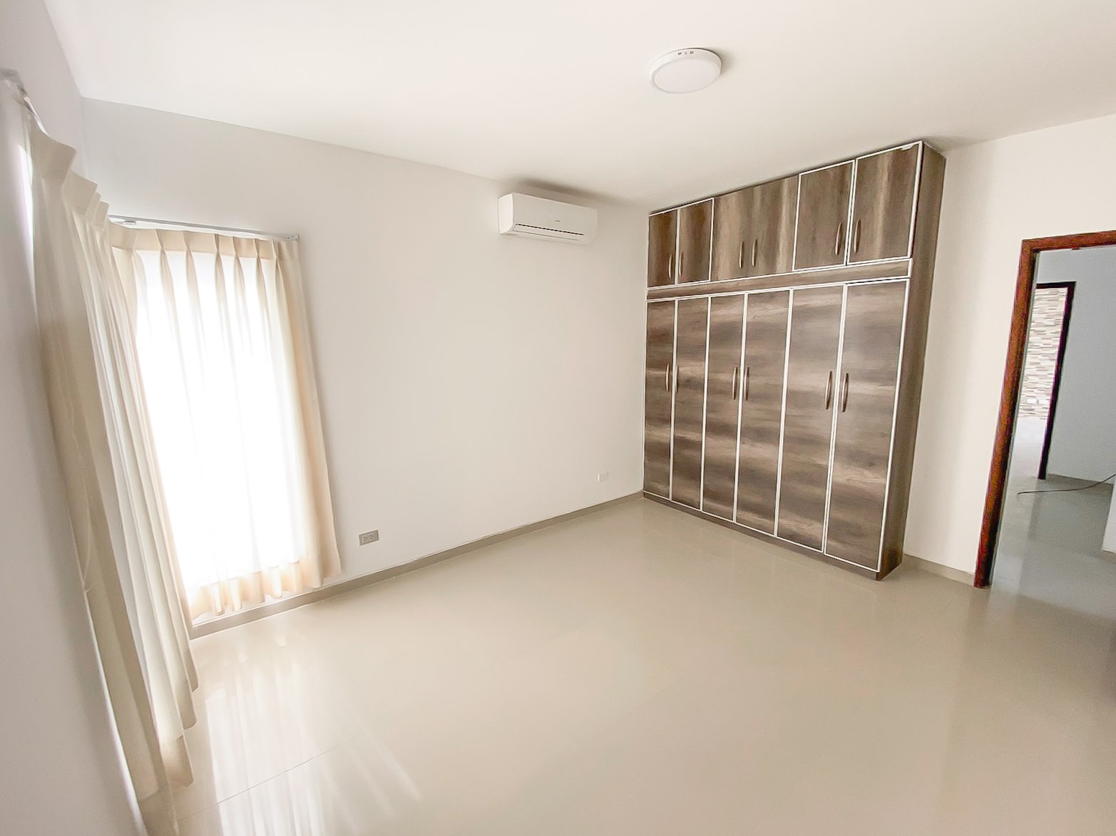 Casa en Venta<b>CASA EN VENTA SANTA CRUZ DE LA COLINA</b> 4 dormitorios 4 baños 4 parqueos Foto 15