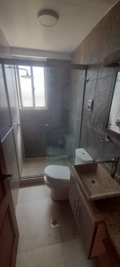 Departamento en VentaACHUMANI, CALLE 32 3 dormitorios 4 baños 1 parqueos Foto 18