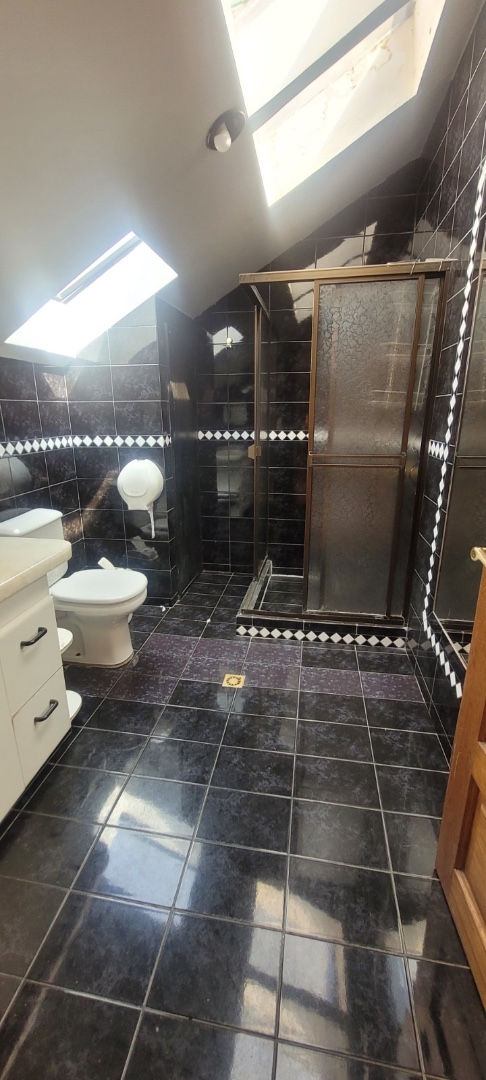 Departamento en Calacoto en La Paz 4 dormitorios 5 baños 2 parqueos Foto 3