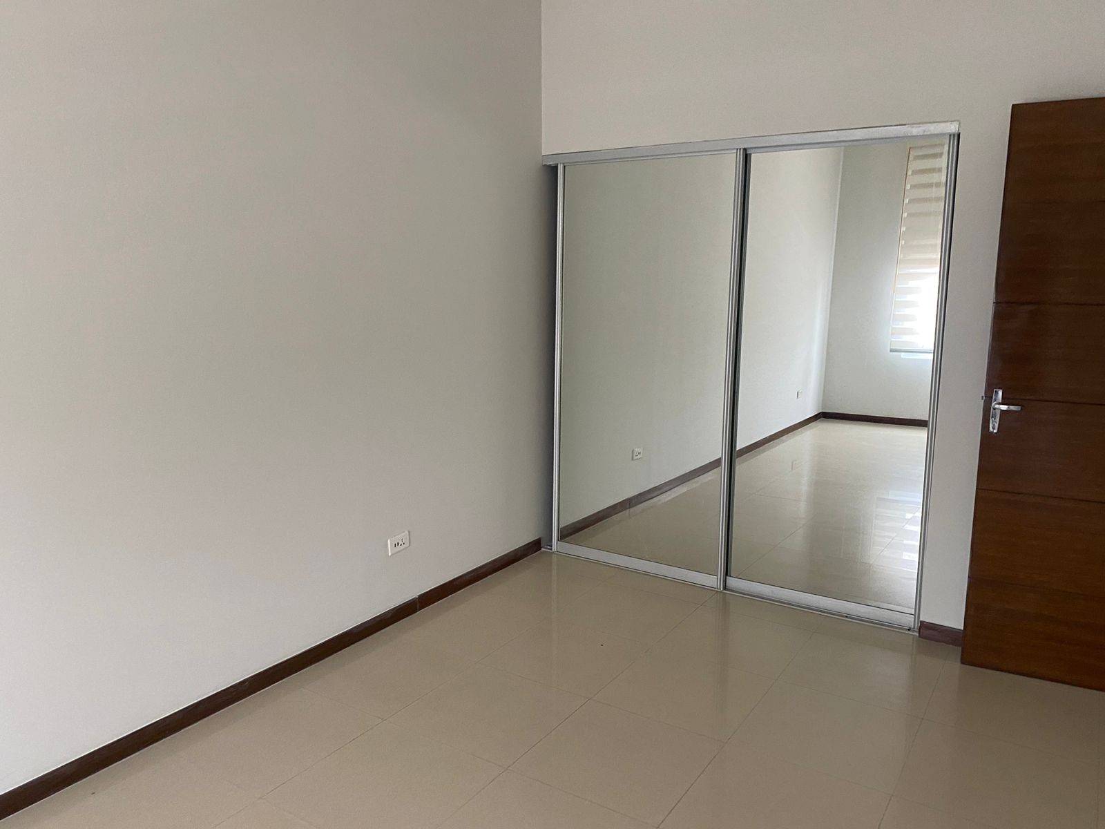 Casa en VentaVilla Toscana (R27 y 5to anillo), zona norte  3 dormitorios 3 baños 2 parqueos Foto 9