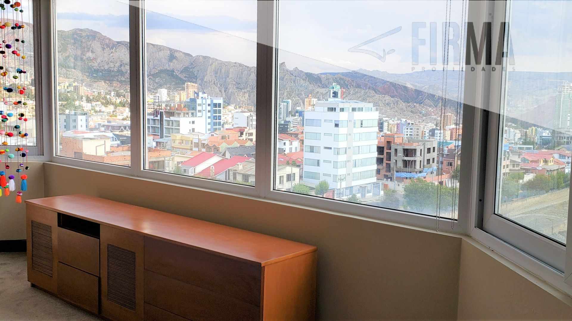 Departamento en Achumani en La Paz 2 dormitorios 4 baños 1 parqueos Foto 2