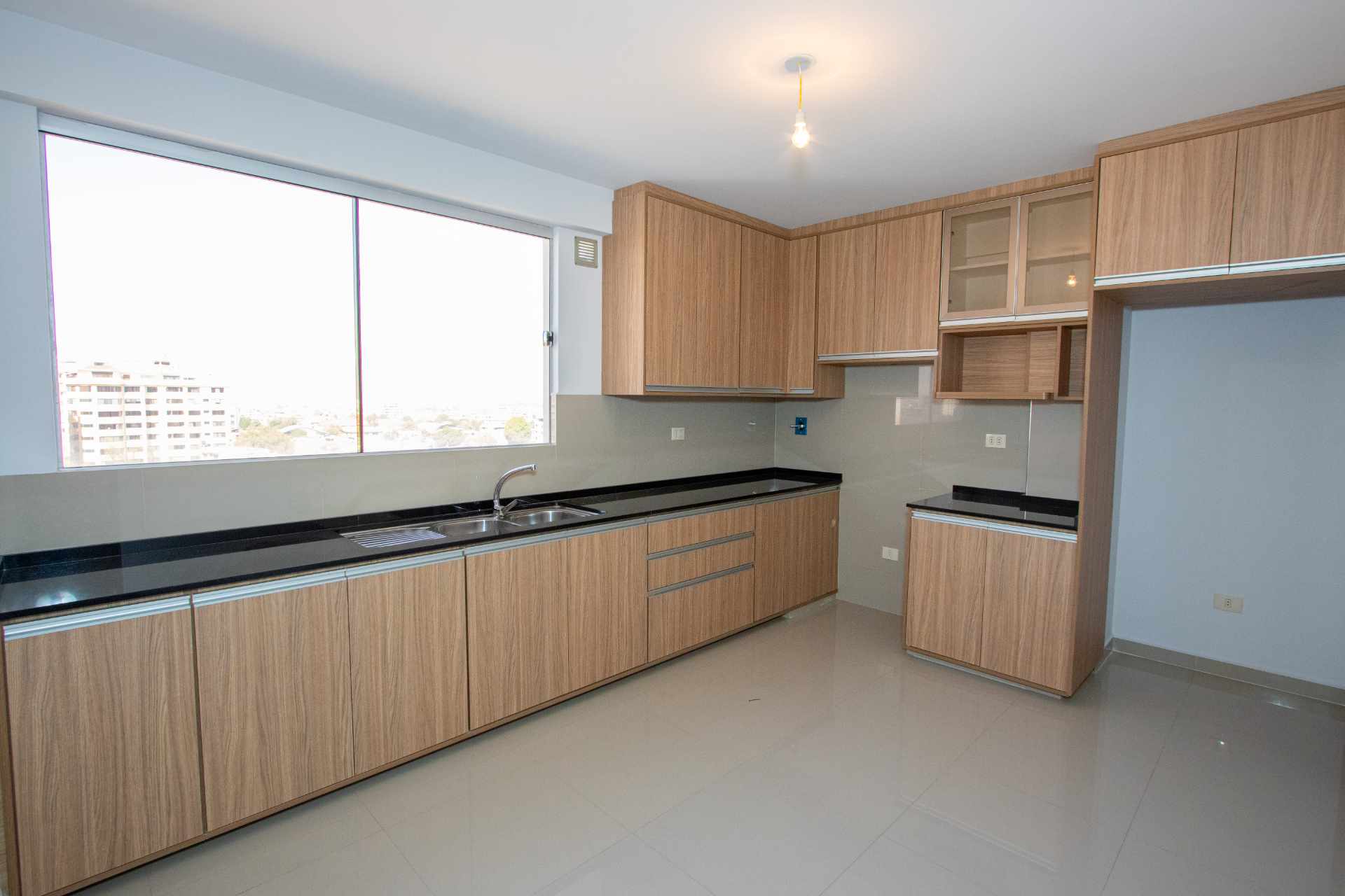 Departamento en Sarco en Cochabamba 4 dormitorios 3 baños 2 parqueos Foto 4