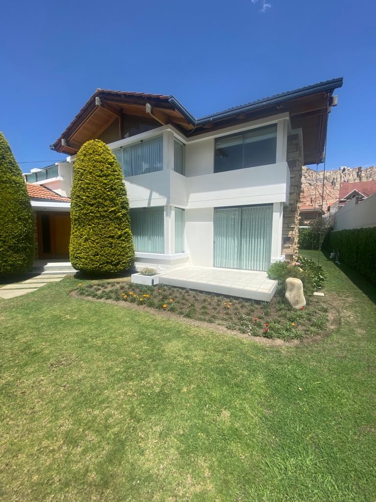 Casa Linda Casa Vacía en Alquiler o Venta
4 dormitorios en suite, Zona Irpavi
 Foto 1