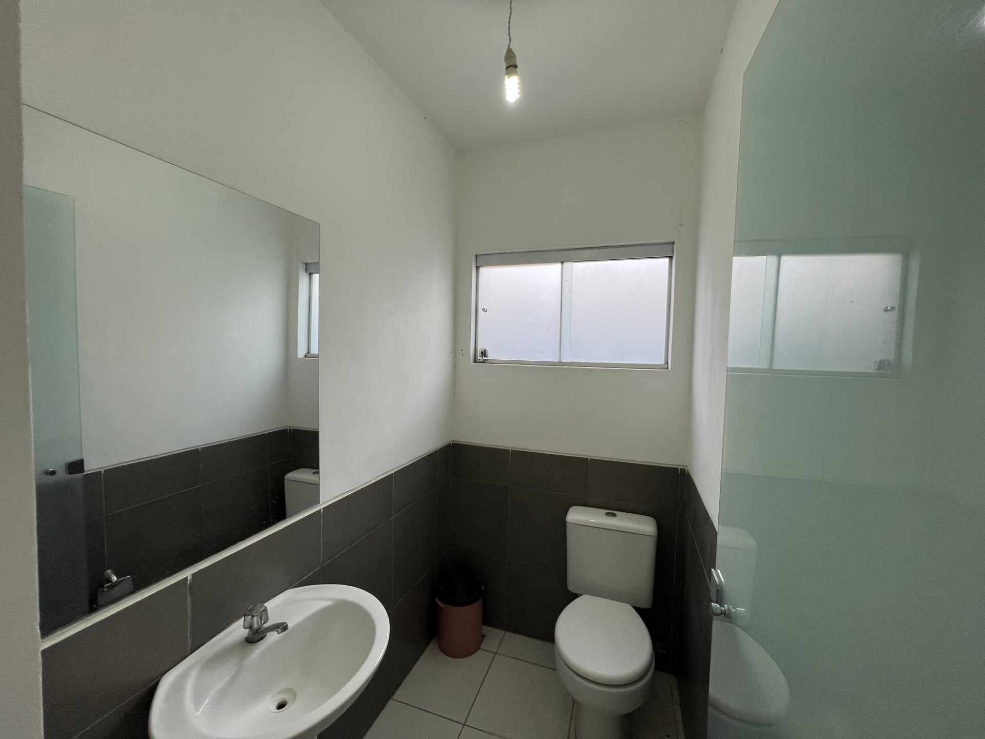 En Alquiler a $us 1,200 Foto 3