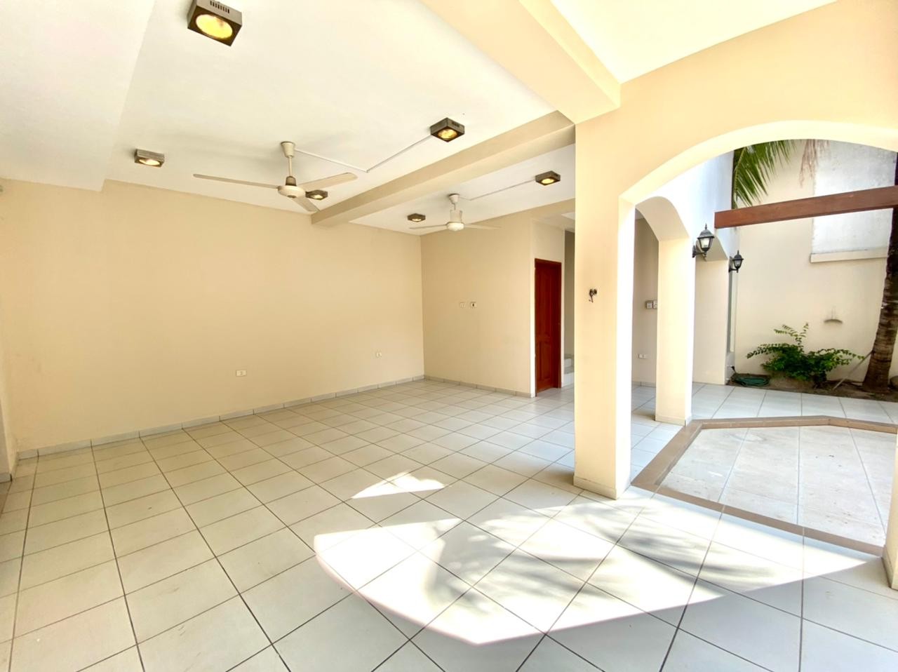 Casa en VentaBarrio Urbarí, Av. Piraí calle Baracea Foto 25