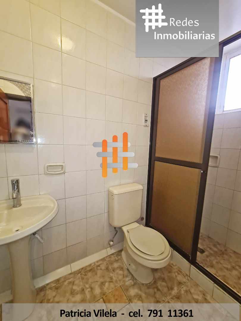 Casa en VentaDOS CASAS JUNTAS  EN VENTA SOPOCACHI 
INCREIBLE OPORTUNIDAD DE INVERSION 
PRECIOSAS 9 dormitorios 7 baños 5 parqueos Foto 12