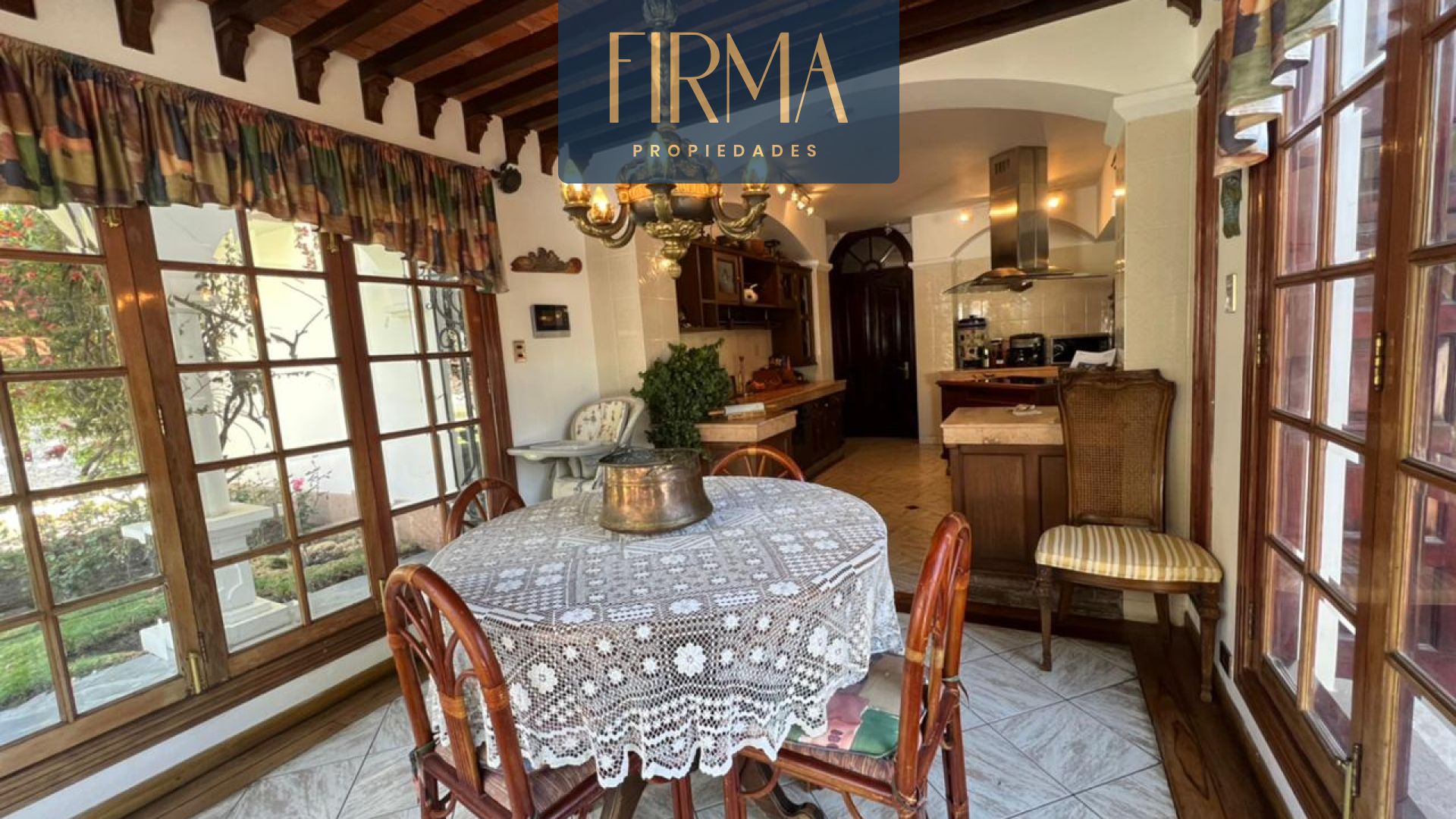 Casa en Achumani en La Paz 4 dormitorios 7 baños 5 parqueos Foto 14