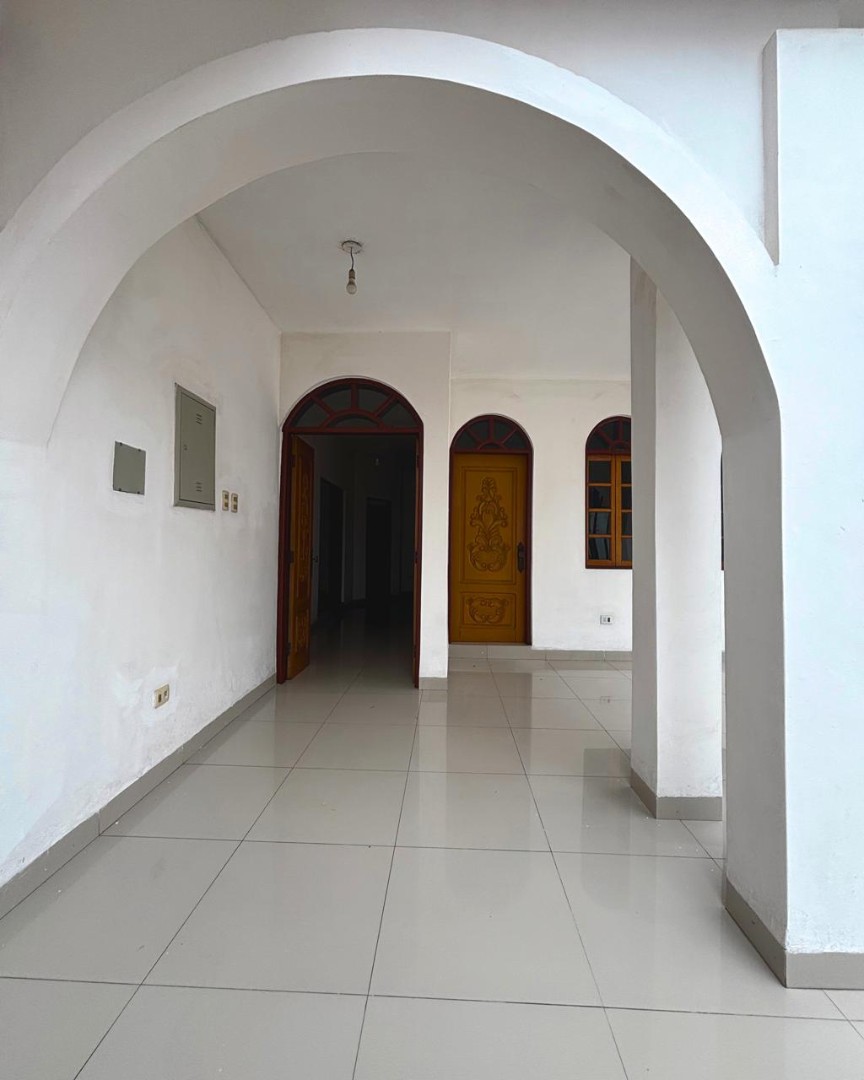 Casa Av. Ana Barba 277 (entre 1er y 2do anillo)  Foto 3