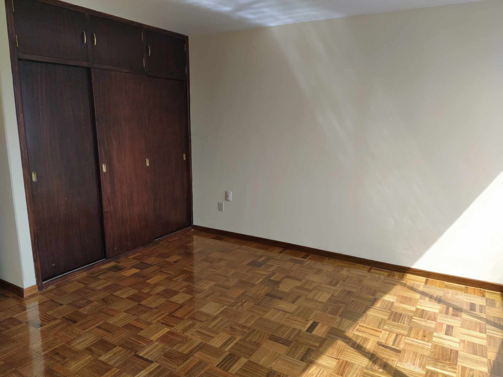 Departamento en VentaPlaza Isabel la Católica, Edificio Torre de las Américas Foto 4