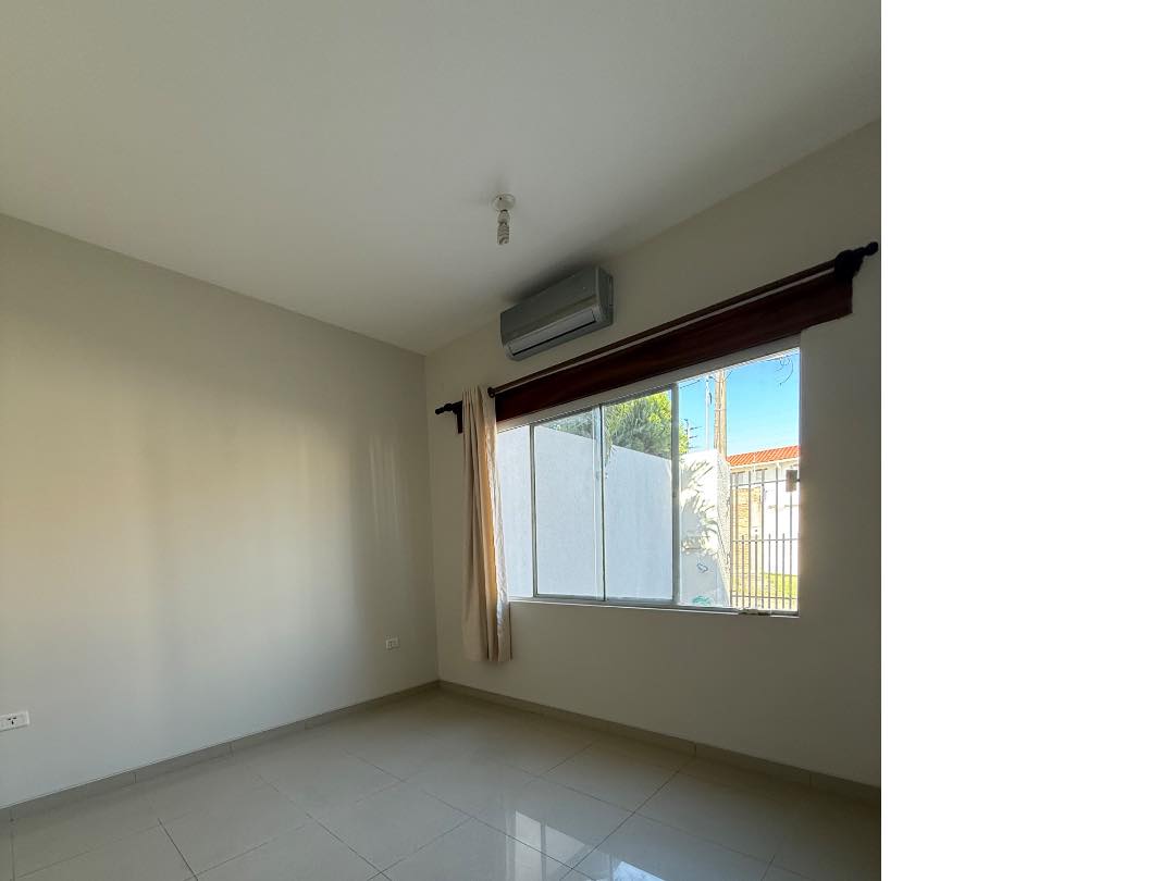 Casa en Urubó en Santa Cruz de la Sierra 4 dormitorios 3 baños 3 parqueos Foto 2