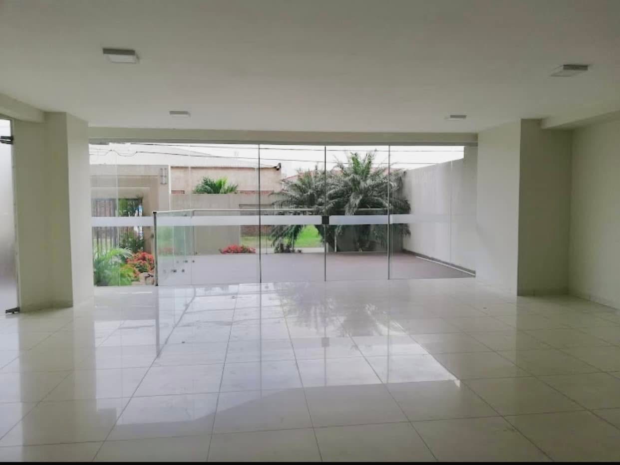 Departamento en AlquilerAV. ALEMANA entre 4to. Y 5to. anillo 4 dormitorios 3 baños 1 parqueos Foto 19