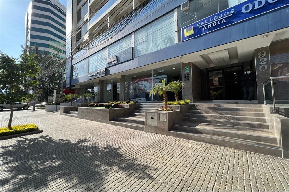 Departamento en VentaAv. Salamanca - Edificio Torre Manhattan 3 dormitorios 2 baños 1 parqueos Foto 1