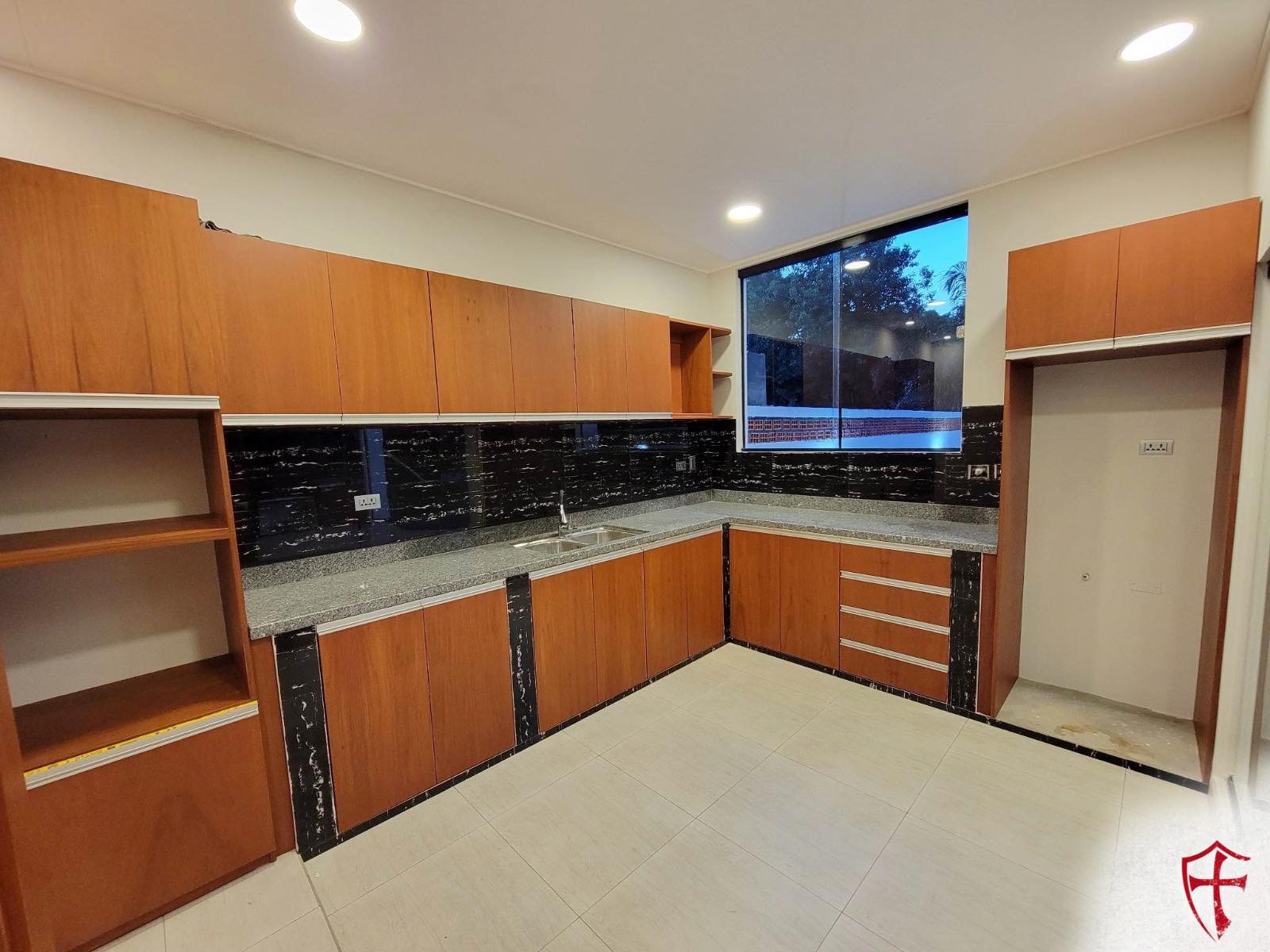 Casa en Urubó en Santa Cruz de la Sierra 5 dormitorios 6 baños 4 parqueos Foto 22