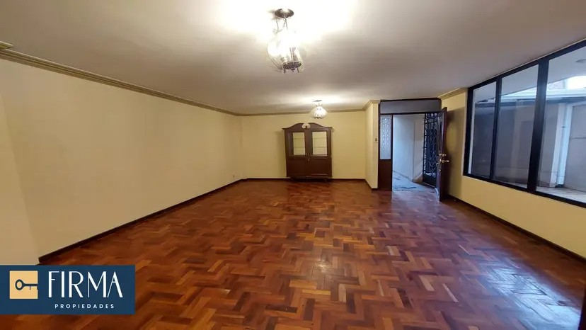 Casa en Calacoto en La Paz 3 dormitorios 3 baños 4 parqueos Foto 2