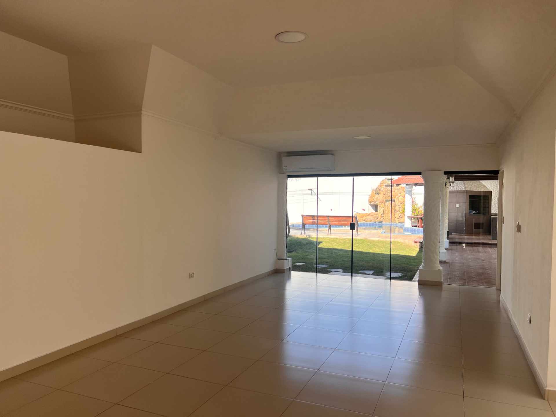 Casa en Entre 6to y 7mo anillo Norte en Santa Cruz de la Sierra 4 dormitorios 4 baños 2 parqueos Foto 5