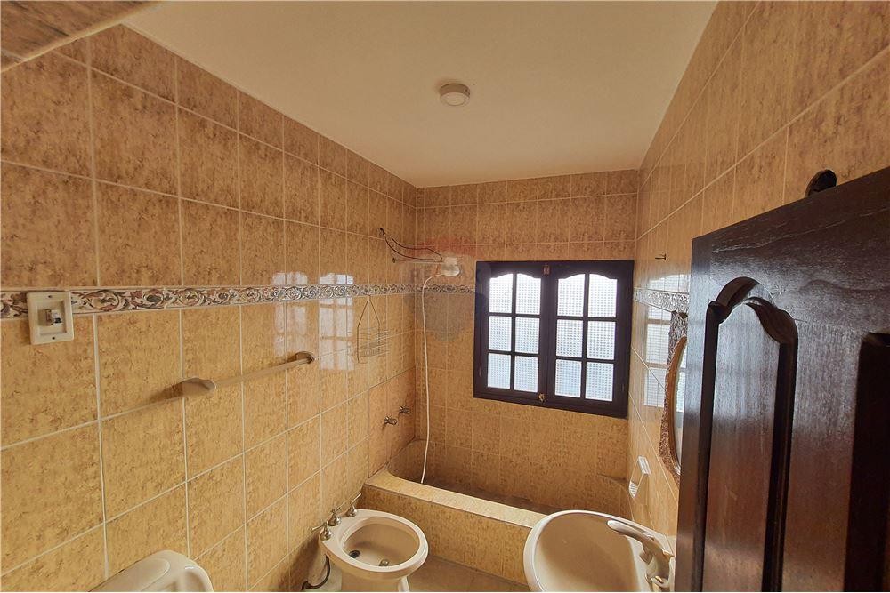 Casa en San Jorge en Tarija 4 dormitorios 4 baños 2 parqueos Foto 11