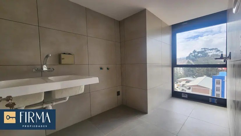 Departamento en Obrajes en La Paz 3 dormitorios 4 baños 1 parqueos Foto 9