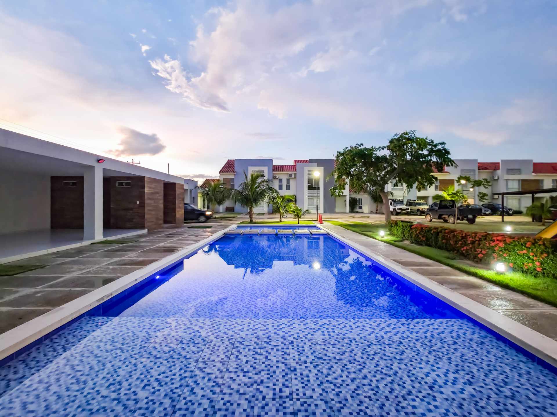 Casa en VentaAv Pirai 6to anillo Condominio Palma mallorca 4 dormitorios 4 baños 4 parqueos Foto 5