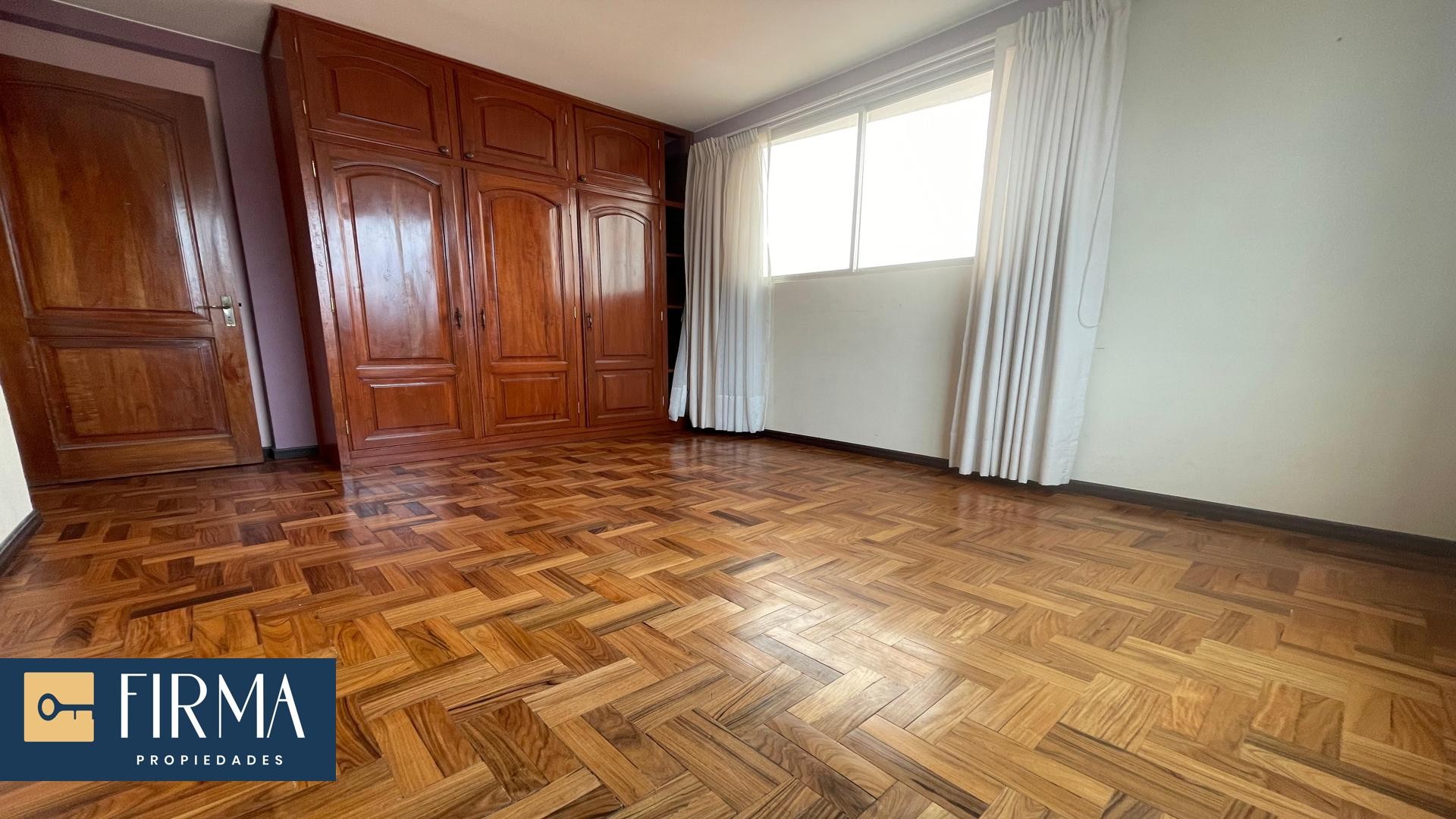 Departamento en VentaDEPARTAMENTO DUPLEX EN VENTA EN ACHUMANI BAJO CALLE 11 CON TERRAZA PRIVADA 3 dormitorios 4 baños 1 parqueos Foto 11