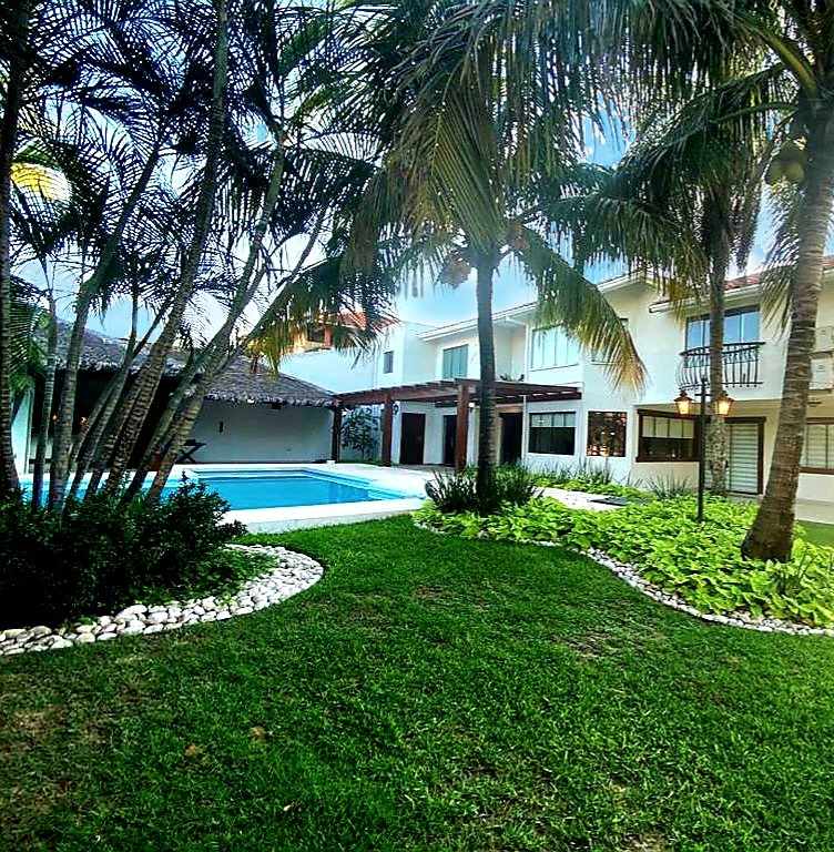 Casa en AlquilerLas Palmas
Zona Residencial 4 dormitorios 5 baños 3 parqueos Foto 5