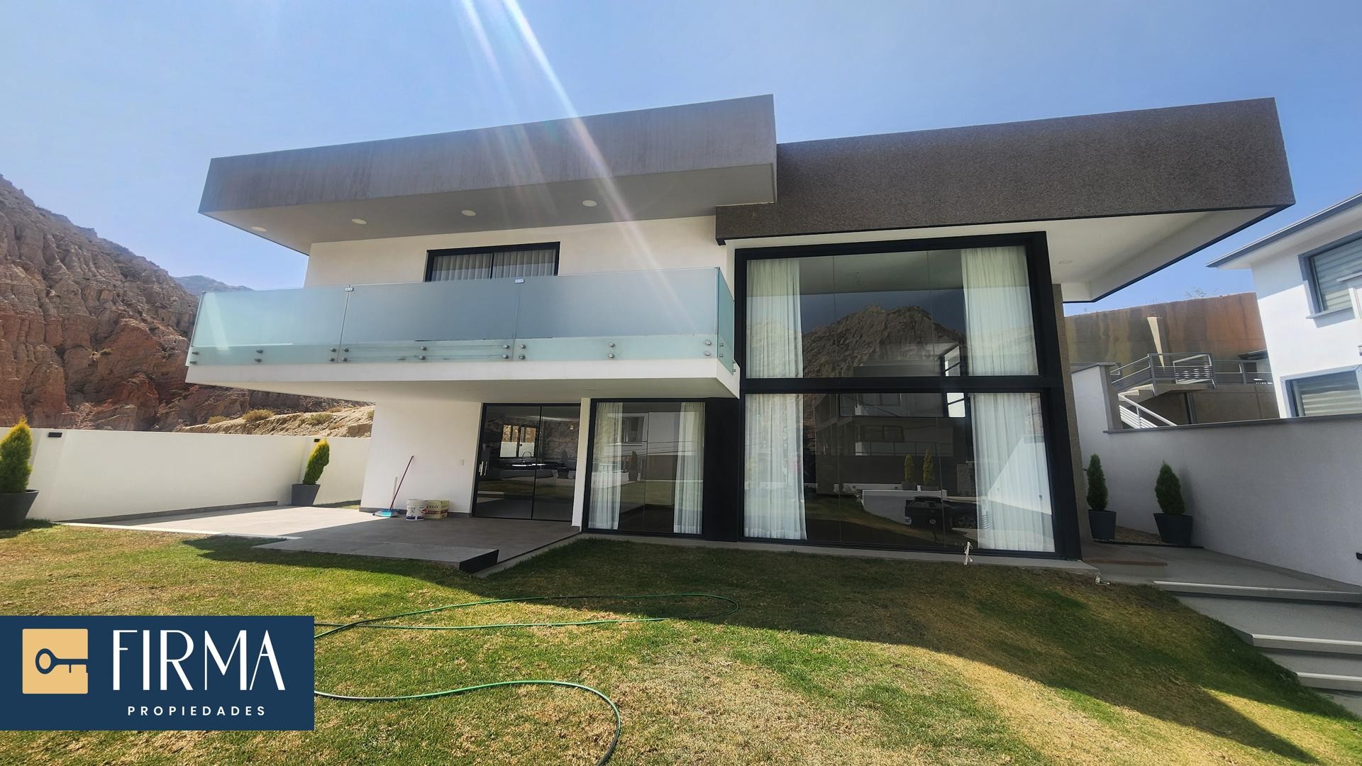 Casa en VentaCASA EN VENTA A ESTRENAR EN SEQUOIA 3 dormitorios 5 baños 6 parqueos Foto 1