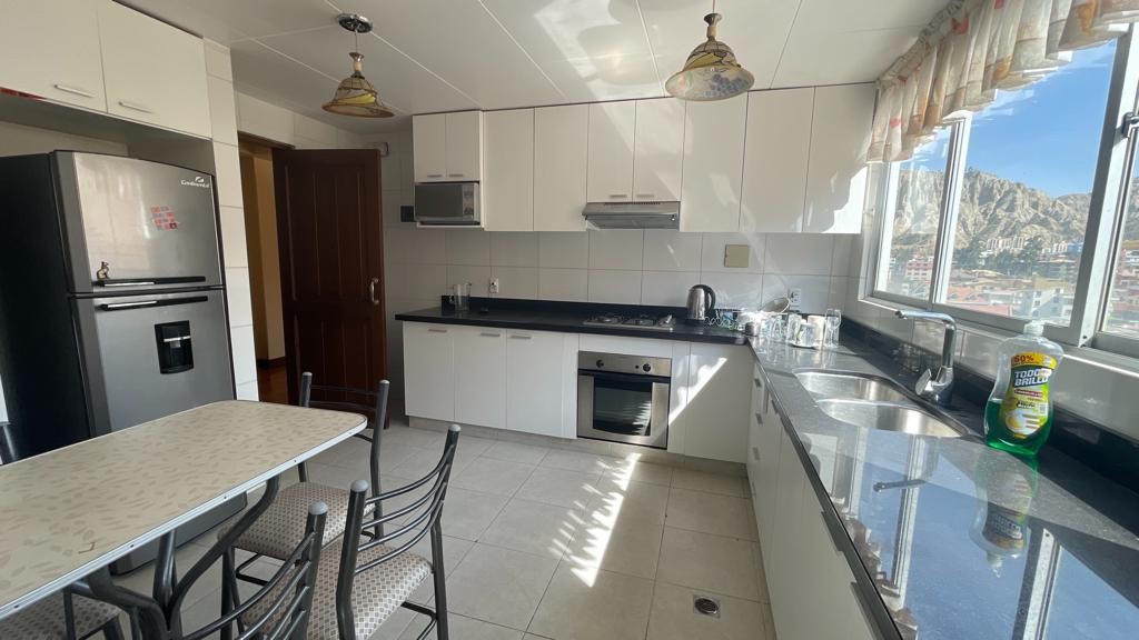 Departamento en AlquilerDEPARTAMENTO DUPLEX EN ALQUILER EN IRPAVI 4 dormitorios 5 baños 1 parqueos Foto 3