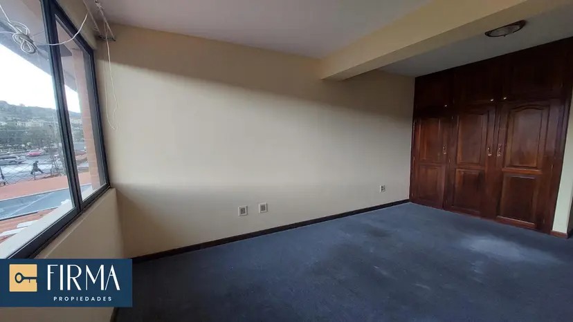 Casa en Calacoto en La Paz 3 dormitorios 3 baños 4 parqueos Foto 4