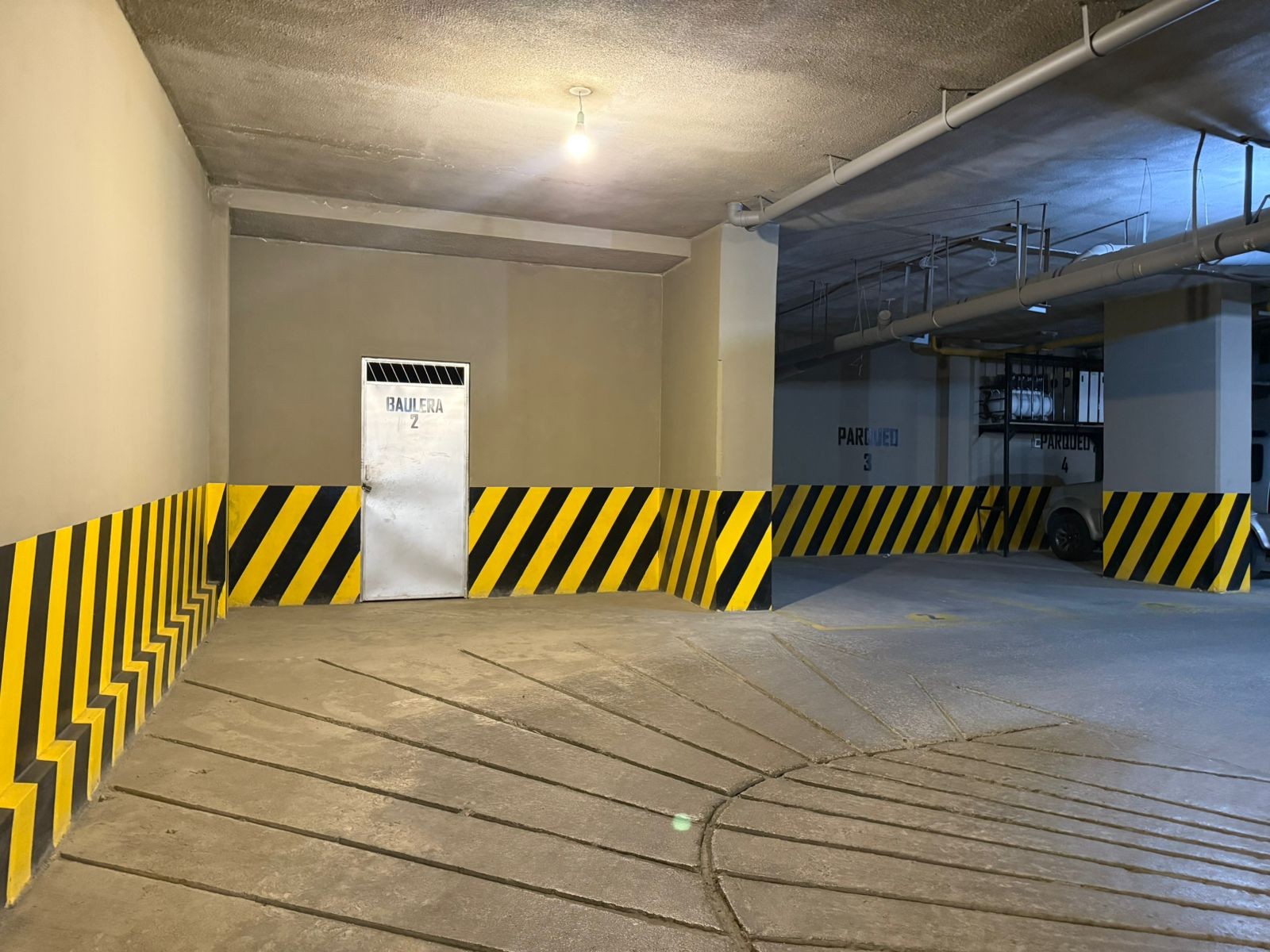 Parqueo en VentaEdificio Priscila II, AV Aniceto Arce,     Foto 4