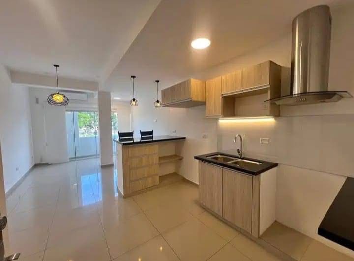 Departamento en AlquilerEntre 2do y 3er anillo, canal Isuto (A 3 minutos de EQUIPETROL) Foto 6