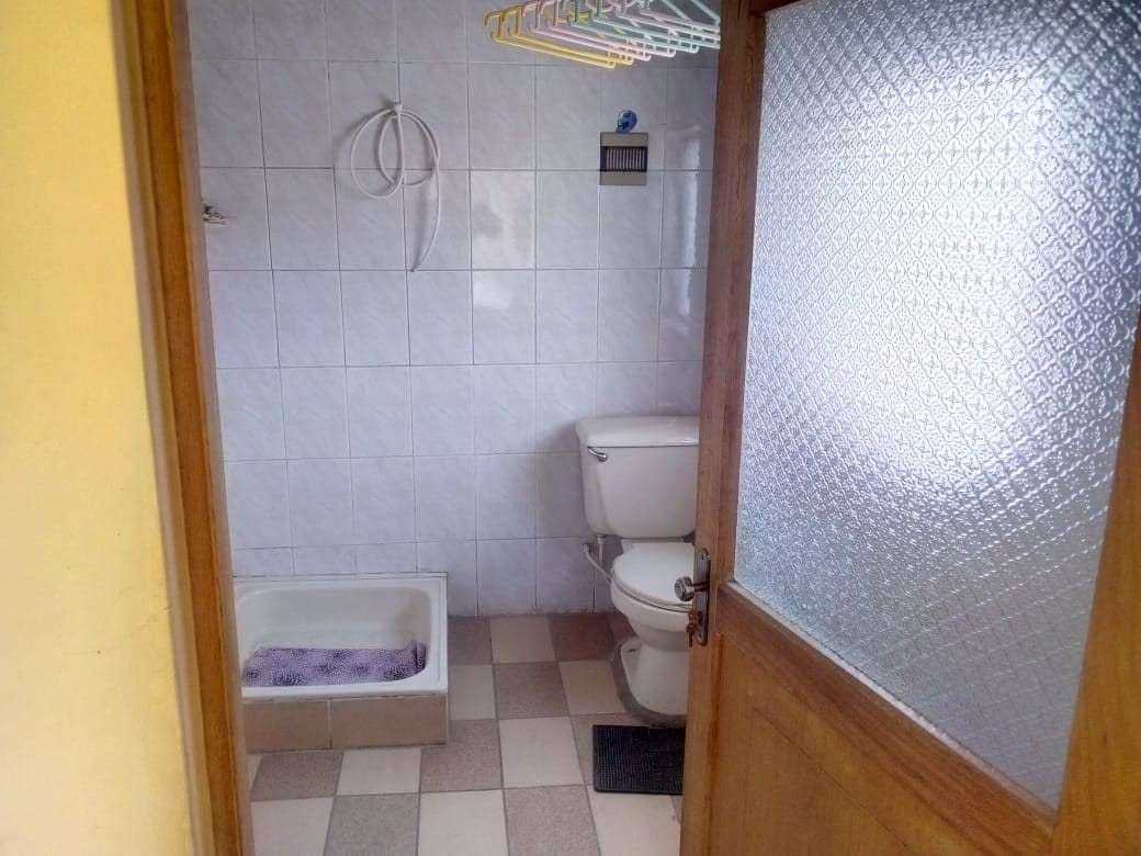 Casa en VentaBuena ubicación, Cerca a Ex Terminal, a Barrio Jardín y a Aldeas Infantiles Sos. Entre Bacovic y Brasil calle g. Foto 7