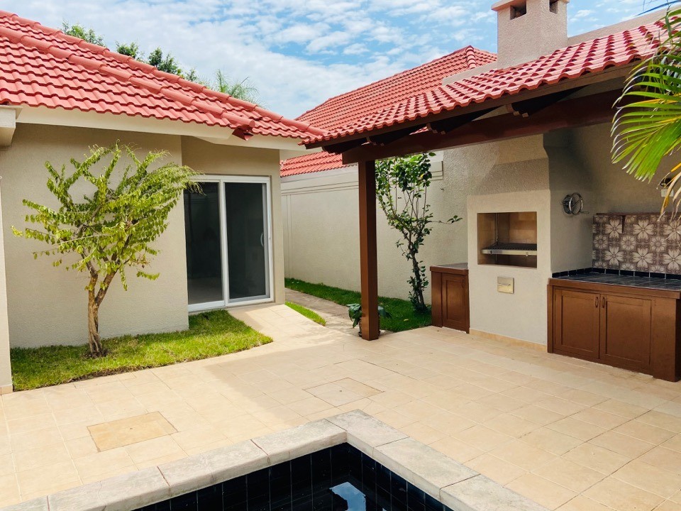 Casa en Entre 4to y 5to anillo Oeste en Santa Cruz de la Sierra 3 dormitorios 3 baños 2 parqueos Foto 5