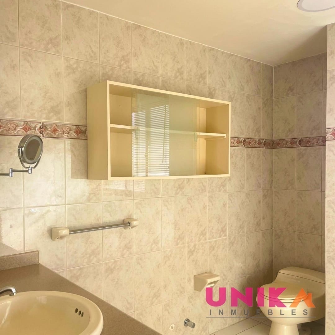 Departamento en AlquilerHermoso Penthouse Duplex Semi Amueblado, con lindas vista , Calacoto  3 dormitorios 4 baños 2 parqueos Foto 27