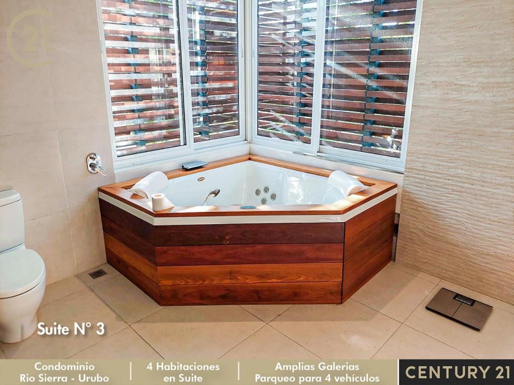 Casa en Urubó en Santa Cruz de la Sierra 4 dormitorios 5 baños 4 parqueos Foto 3