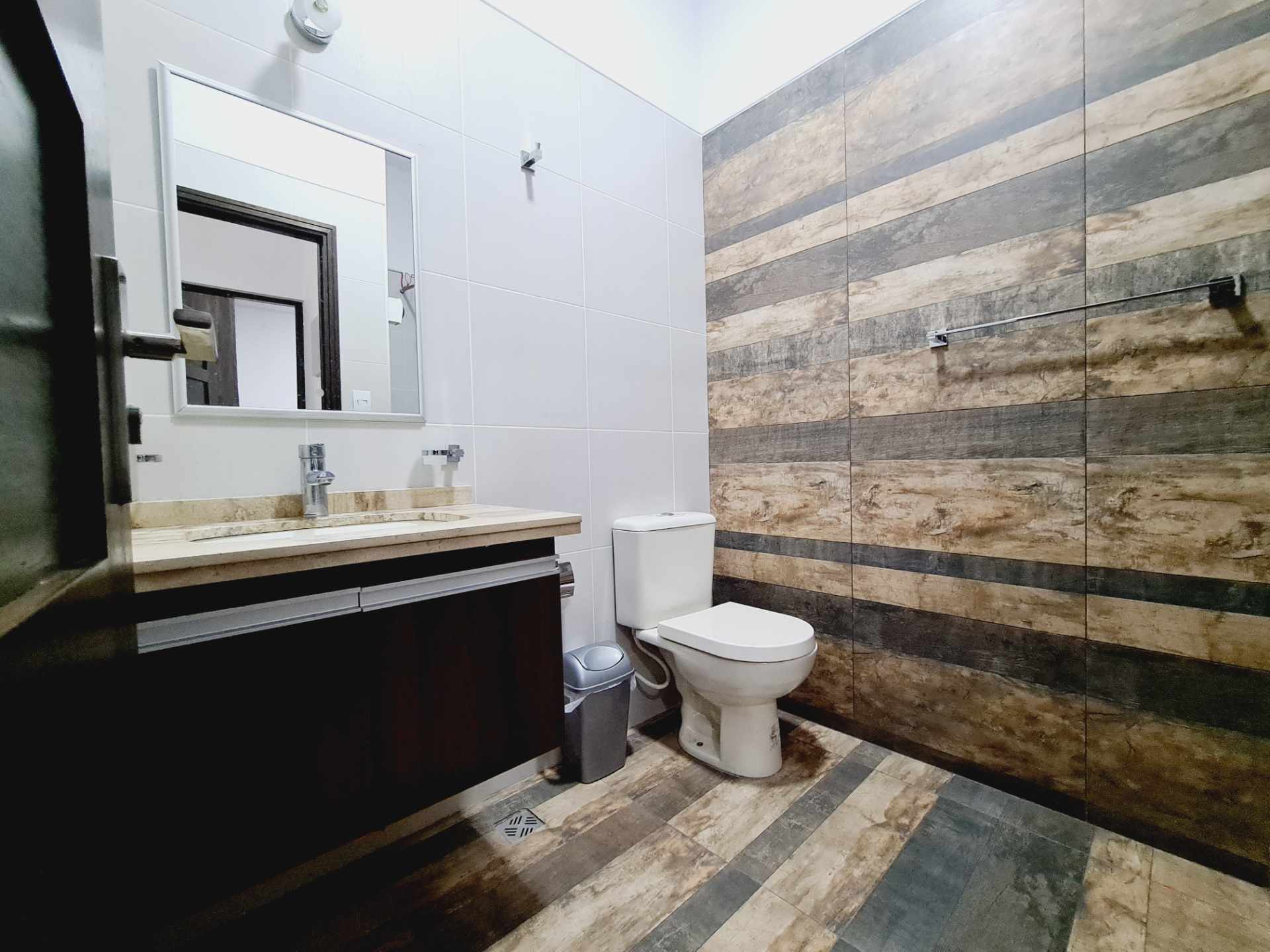 Departamento en VentaCalle Tupak Amaru, edificio Trivento. A cuadra y media de la Av. América. Foto 2