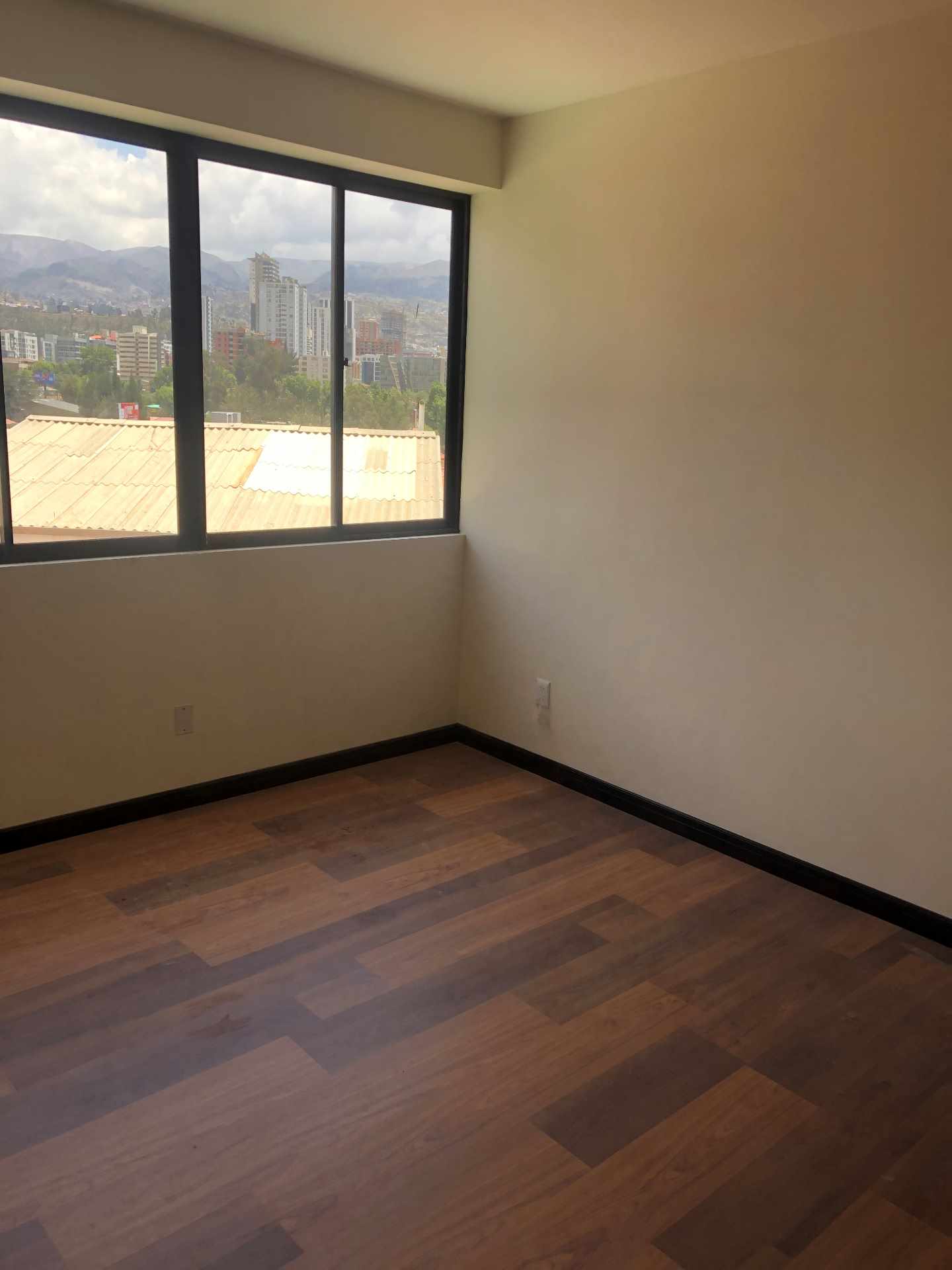 Departamento Av. Hugo Ernest esq. Av. Víctor Zapana Serna Nº 61 Foto 7