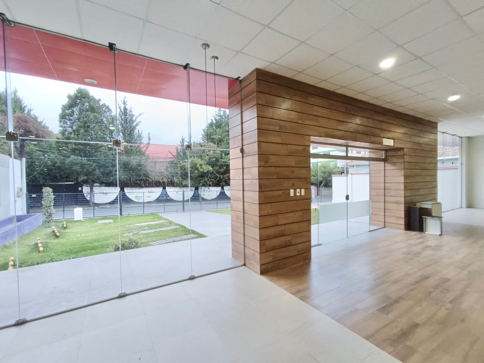 Casa en AlquilerCASA PARA NEGOCIO U OFICINA, EN ALQUILER, CALACOTO  3 dormitorios 3 baños 8 parqueos Foto 8