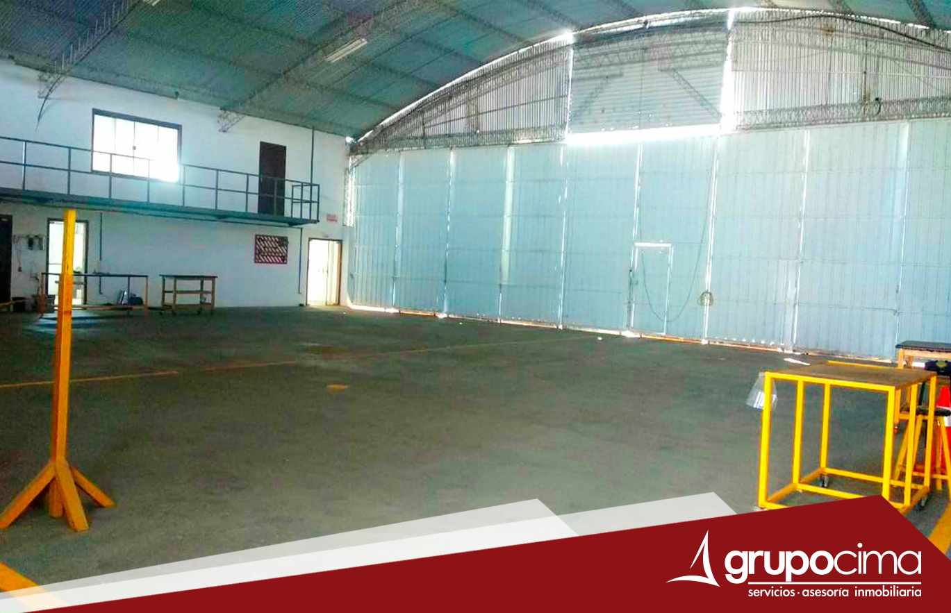 Oficina en VentaZ/ SUR HANGAR AEROPUERTO EL TROMPILLO 10 dormitorios 4 baños 6 parqueos Foto 8