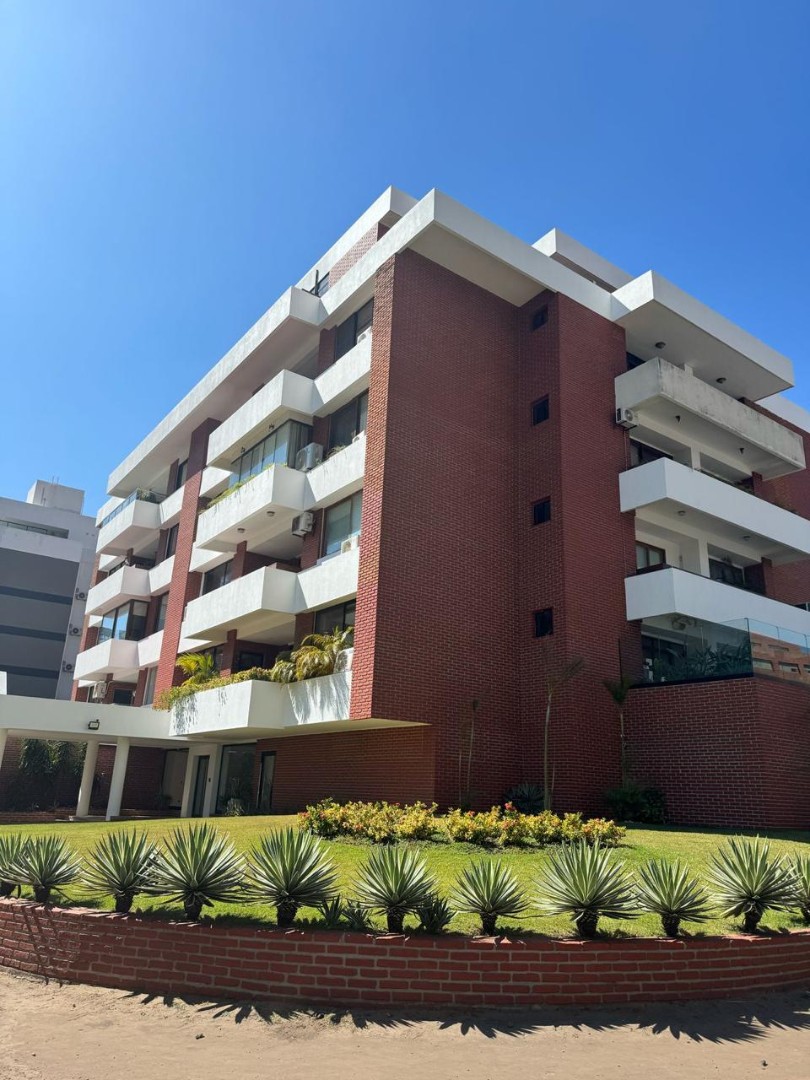 Departamento en VentaEQUIPETROL !!!
EDIFICIO ARANJUEZ 
DEPARTAMENTO DE LUJO EN VENTA !! 3 dormitorios 4 baños 2 parqueos Foto 1